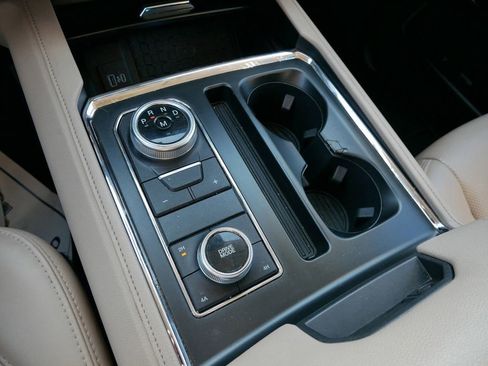 Used 2024 Ford Expedition Max XLT image 27