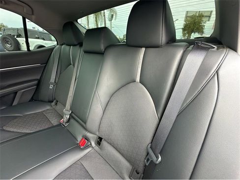 Used 2022 Toyota Camry XSE image 17