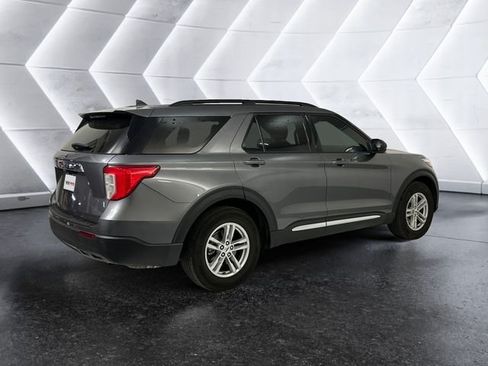 Used 2021 Ford Explorer XLT RWD image 4