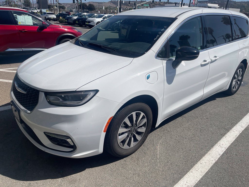 Used 2024 Chrysler Pacifica Limited FWD image 1