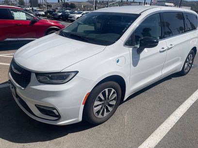Used 2024 Chrysler Pacifica Limited