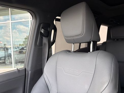 Used 2025 Lexus GX 550 w/ Accessory Package (2T) AWD/4WD image 23