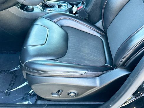 Used 2022 Jeep Cherokee Trailhawk w/ Technology Group B image 19