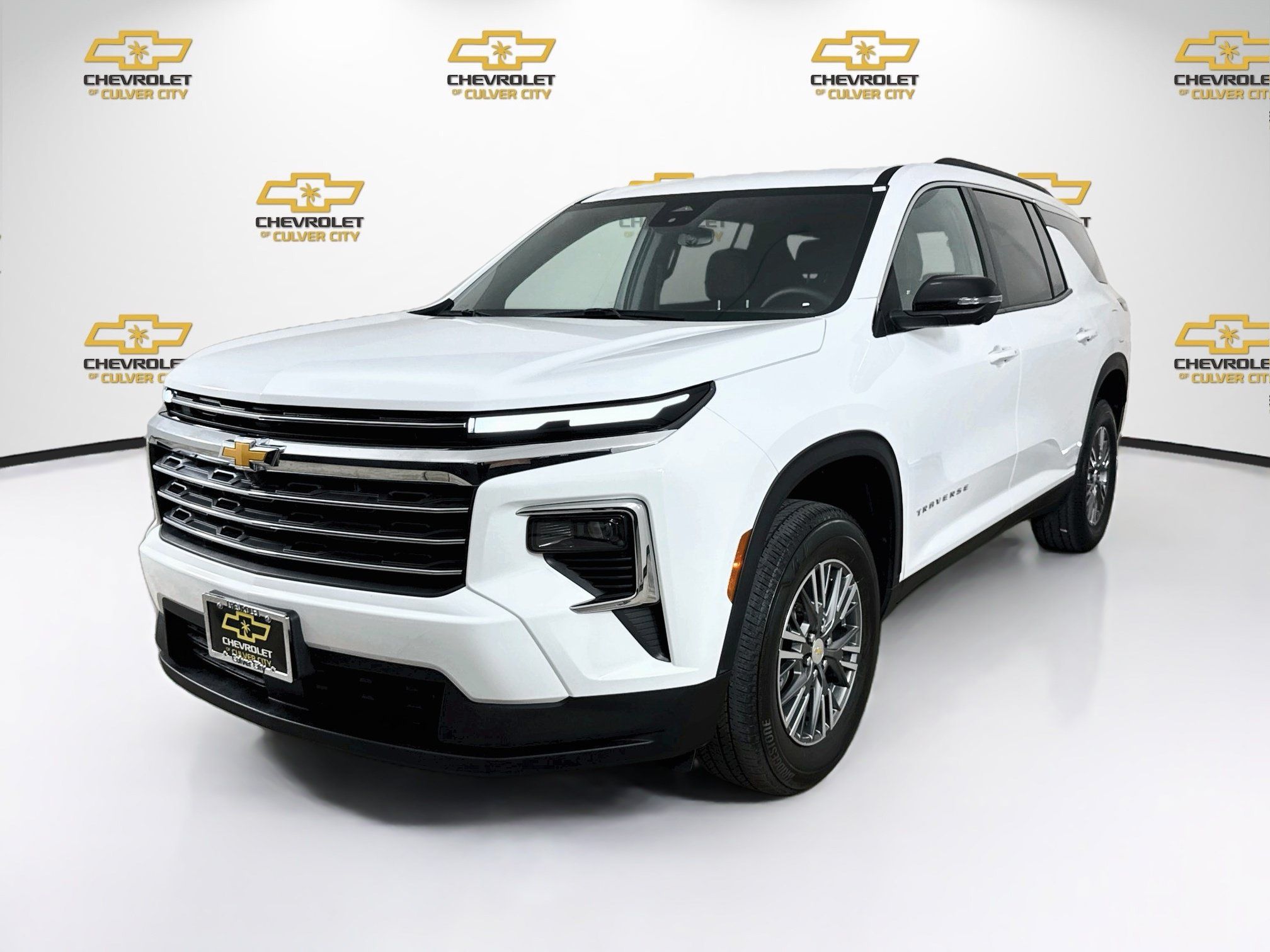Used 2024 Chevrolet Traverse LT FWD image 3