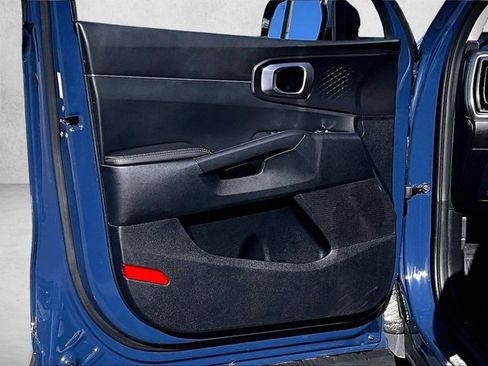 Used 2024 Kia Sorento S image 17