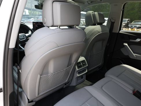 Used 2024 Audi Q5 2.0T Premium w/ Convenience Package AWD/4WD image 19