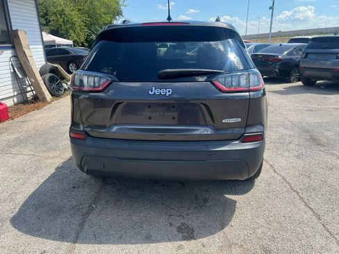 Used 2019 Jeep Cherokee Latitude Plus w/ Comfort/Convenience Group FWD image 5