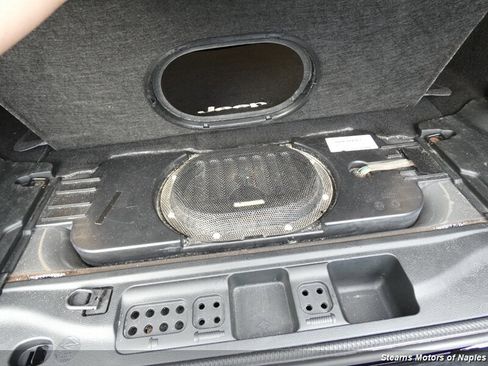 Used 2017 Jeep Wrangler Unlimited Sahara w/ Connectivity Group image 15