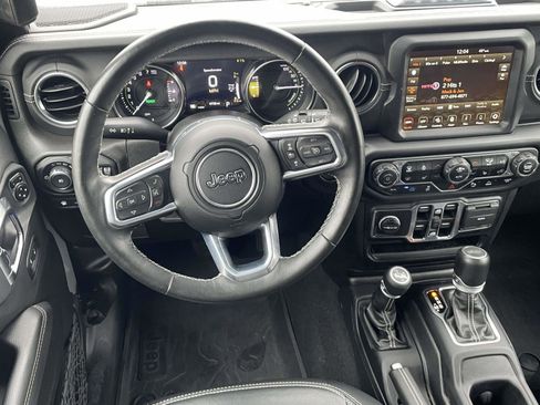 Used 2022 Jeep Wrangler Unlimited Sahara w/ Cold Weather Group image 17