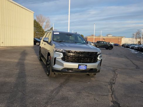 Used 2023 Chevrolet Suburban RST w/ Luxury Package image 19