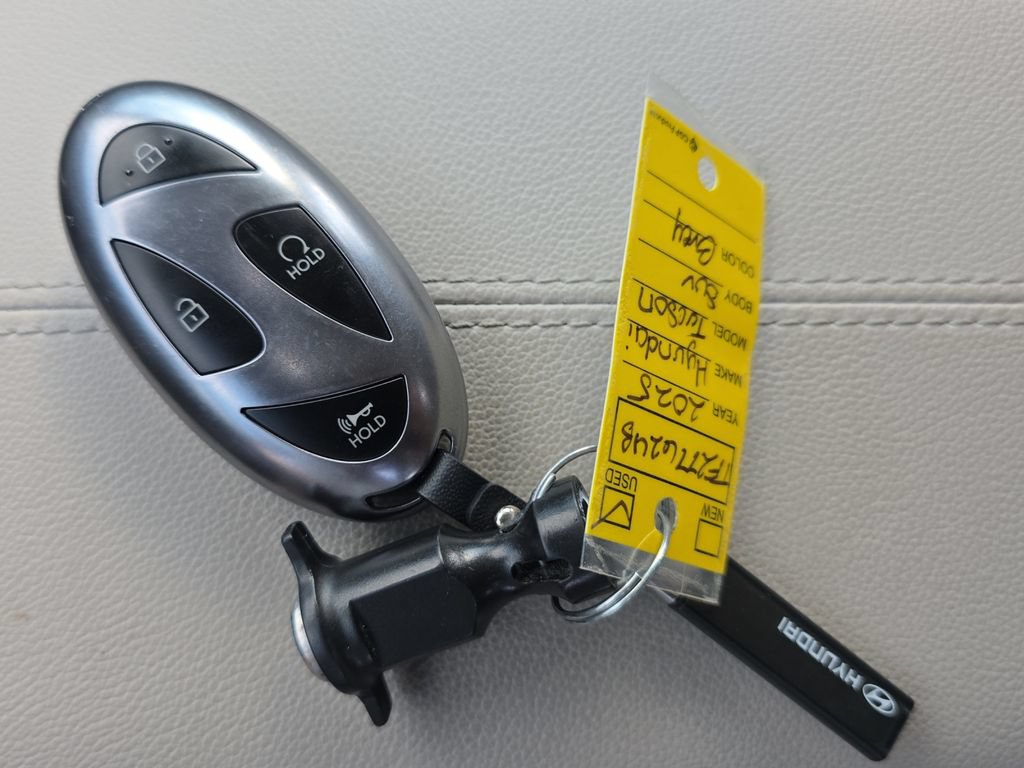 Used 2025 Hyundai Tucson SE AWD/4WD image 23