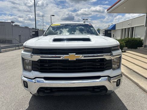 Used 2025 Chevrolet Silverado 2500 LT AWD/4WD image 4