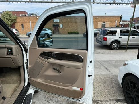 Used 2003 GMC Yukon Denali image 22