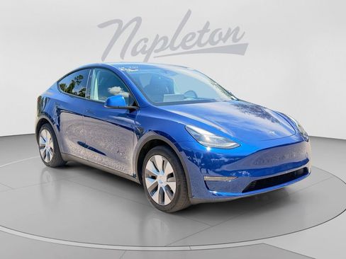 Used 2024 Tesla Model Y Long Range AWD/4WD image 8