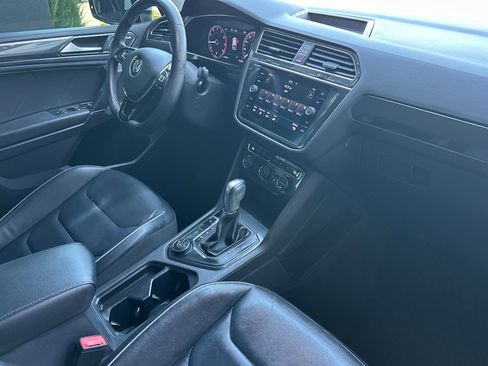 Used 2018 Volkswagen Tiguan SEL Premium AWD/4WD image 16