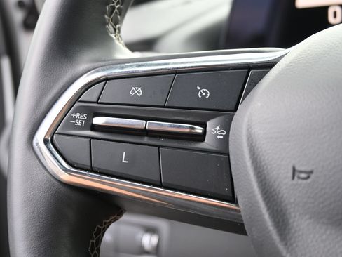 Used 2024 Chevrolet Traverse LS FWD image 16