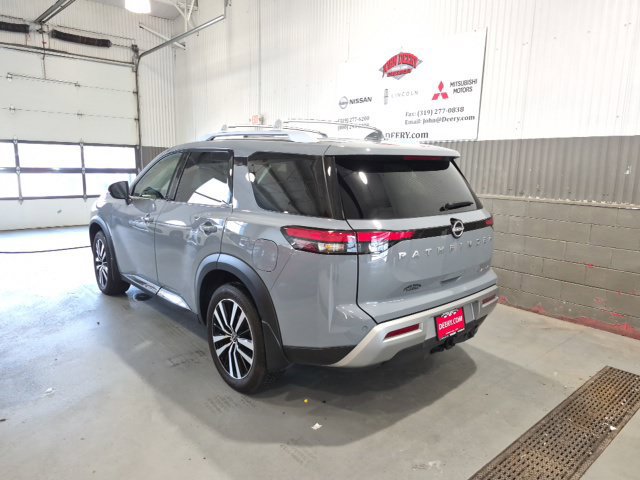 Certified 2025 Nissan Pathfinder Platinum FWD image 5