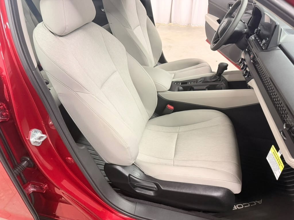 Certified 2025 Honda Accord SE image 39