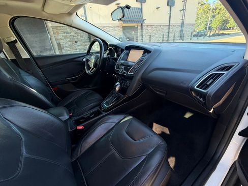 Used 2015 Ford Focus Titanium FWD image 11