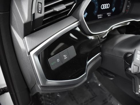 Used 2025 Audi Q3 2.0T Premium AWD/4WD image 7