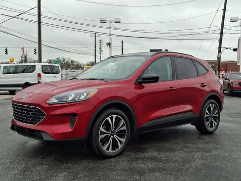 Certified 2022 Ford Escape SE w/ SE Sport Appearance Package image 3