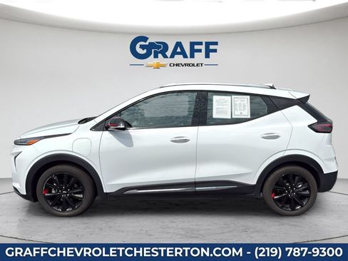 Used 2023 Chevrolet Bolt EUV Premier w/ Sun & Sound Package FWD image 3