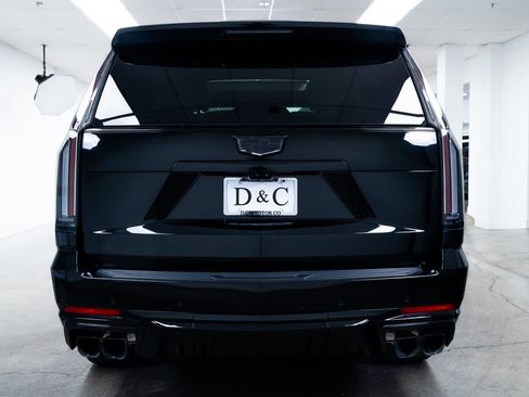 Used 2025 Cadillac Escalade V image 5