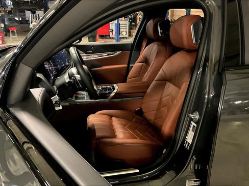 Certified 2025 BMW 760i xDrive 760i xDrive w/ Executive Package image 7