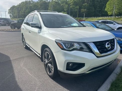 Used 2017 Nissan Pathfinder Platinum AWD/4WD image 10