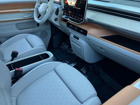 New 2025 Volkswagen ID. Buzz 1st Edition image 15