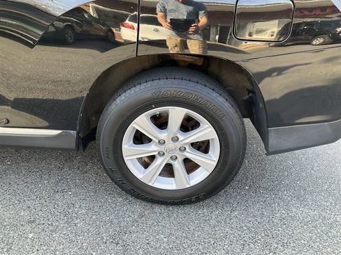 Used 2013 Toyota Highlander Plus AWD/4WD image 11