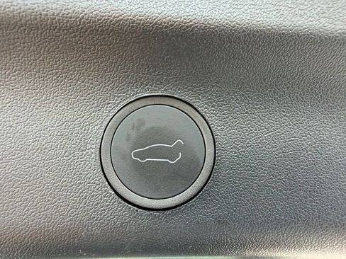 Used 2024 Tesla Model Y Long Range AWD/4WD image 26