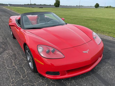 Used 2005 Chevrolet Corvette Convertible w/ Preferred Equipment Group RWD image 12
