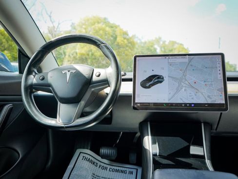 Used 2018 Tesla Model 3 image 10