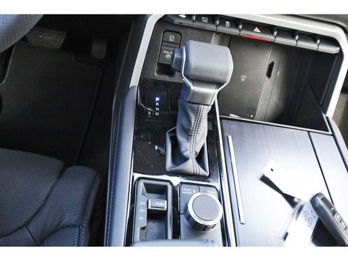 Used 2025 Toyota Sequoia Platinum image 24