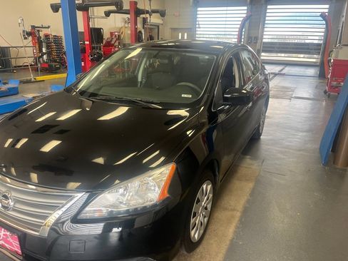 Used 2014 Nissan Sentra SV FWD image 2
