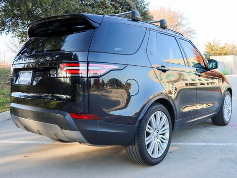 Used 2017 Land Rover Discovery First Edition image 7