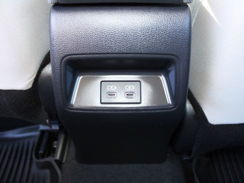 Used 2025 Toyota Corolla LE image 39