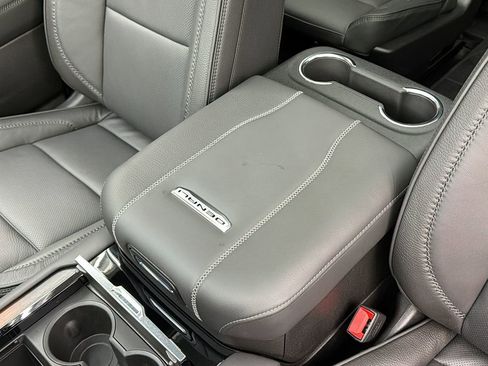 Used 2026 GMC Yukon Denali w/ Sun & Power Step Package image 23