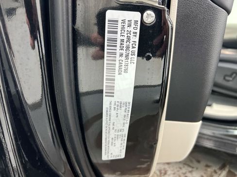 Used 2022 Chrysler Pacifica Touring-L FWD image 28