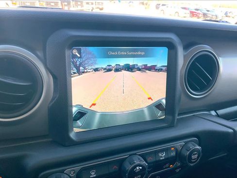 Used 2021 Jeep Gladiator Sport image 27