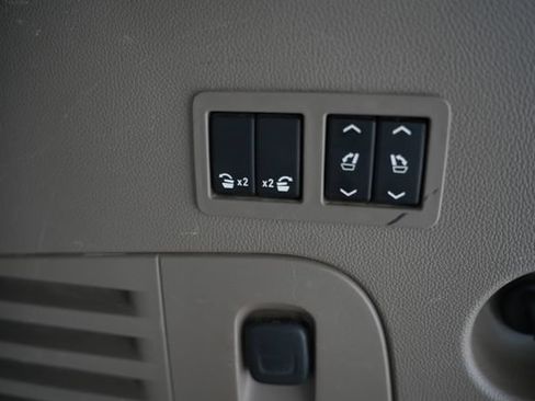 Used 2016 GMC Yukon SLT AWD/4WD image 10