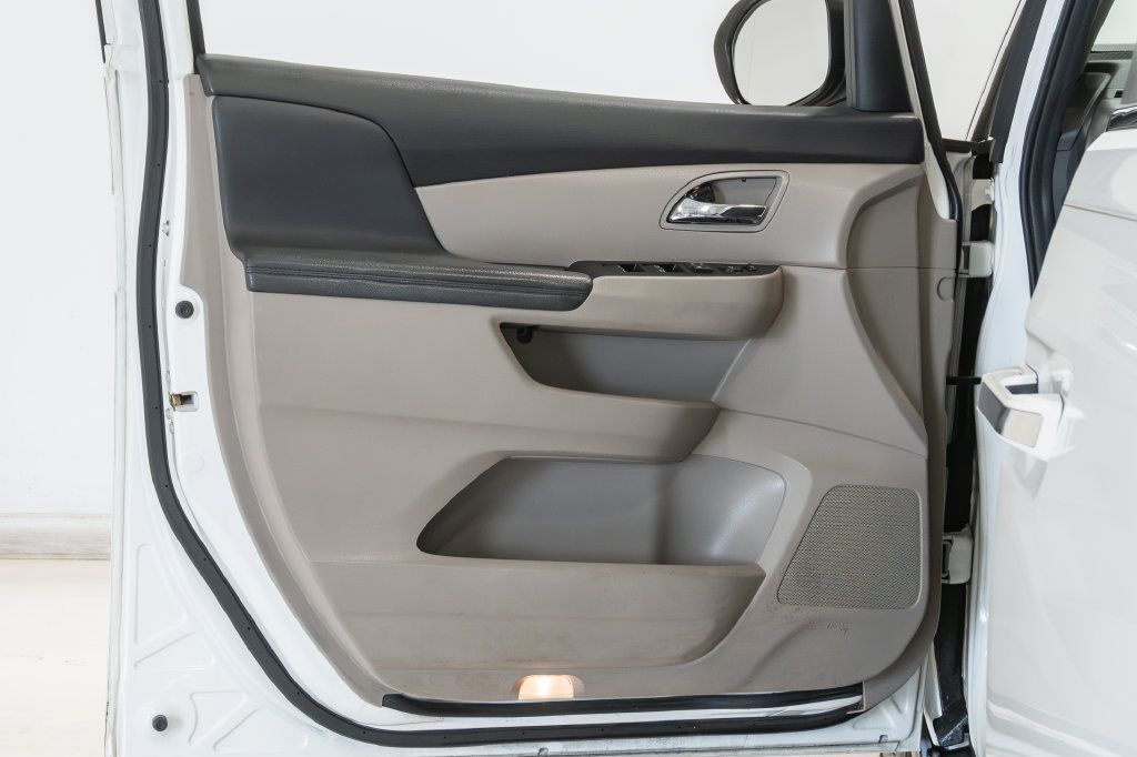 Used 2016 Honda Odyssey SE image 8