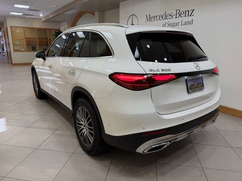 Certified 2025 Mercedes-Benz GLC 300 image 3