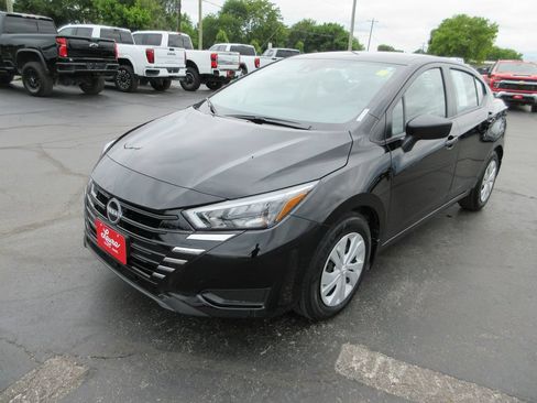 Used 2025 Nissan Versa S w/ Trunk Package FWD image 11