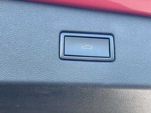Used 2018 Volkswagen Tiguan SEL AWD/4WD image 10