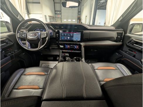 Used 2024 GMC Sierra 1500 AT4 w/ Technology Package AWD/4WD image 10