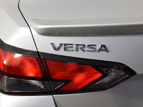 Used 2022 Nissan Versa SR w/ Convenience Package FWD image 36