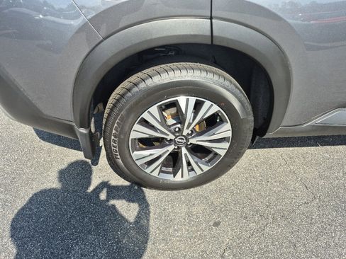 Used 2023 Nissan Rogue SV image 17