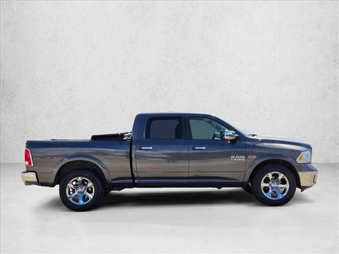 Used 2017 RAM 1500 Laramie AWD/4WD image 4
